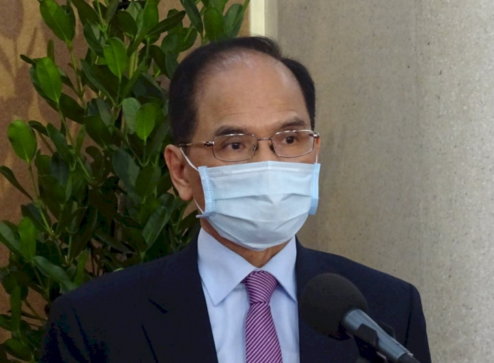 立法院會31日三讀通過修正紓困條例部分條文，立法院長游錫堃(圖)立即簽署紓困條例修正案公文，咨請總統公布。