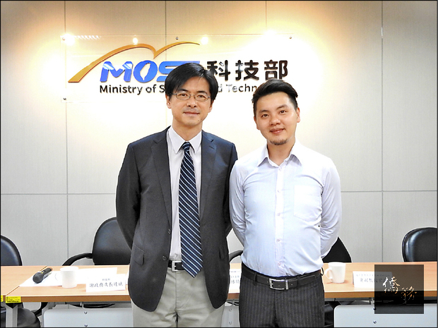 台大醫學工程研究所教授林頌然(左)帶領研究團隊,找到化療不掉髮方式。(自由時報提供)