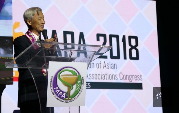 第27屆亞洲藥學會（FAPA）年會25日在菲律賓國際會議中心隆重開幕，會長、來自台灣的王文甫藥師發表致詞。