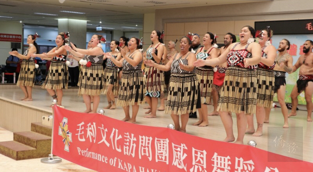 紐西蘭毛利族文化交流團到北榮感恩義演，表演特色舞蹈與病患及醫護同仁同樂。