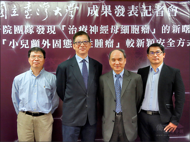 中研院副研究員廖永豐(左起)、台大教授李心予、台大醫師許文明與中研院博士後研究員吳沛翊等人,發現神經母細胞瘤新療法。(自由時報提供)