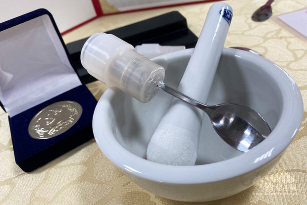 三軍總醫院護理創新團隊所研發的「魔藥匙」（圖）專利照護用品，獲2020年第23屆俄羅斯阿基米德國際發明展暨競賽「銀牌獎」。（中央社提供）