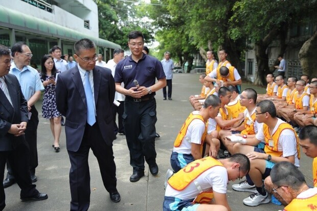 內政部長徐國勇視導成功嶺替代役訓練班EMT1訓練情形