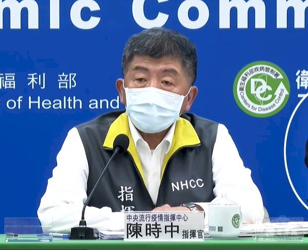 衛福部長陳時中在防疫記者會上表示，台灣防疫不斷進化，但病毒也很頑強，大家要更有耐心齊心抗疫。(圖擷自YouTube)