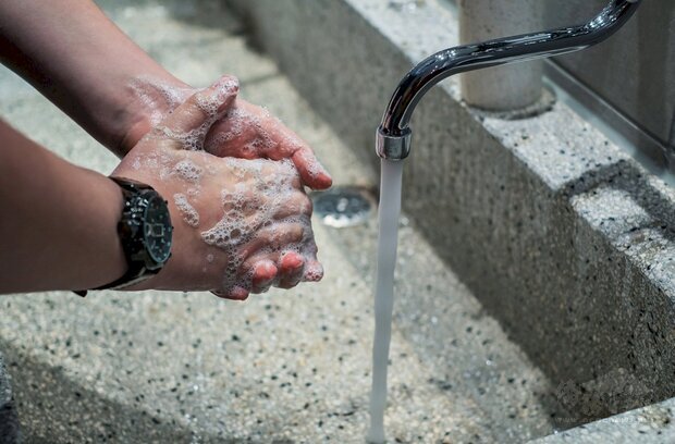 疾管署表示，上周因腹瀉就診人次上升，已達13.8萬人，且多感染諾羅病毒，呼籲民眾務必以肥皂洗手才能殺死病毒。