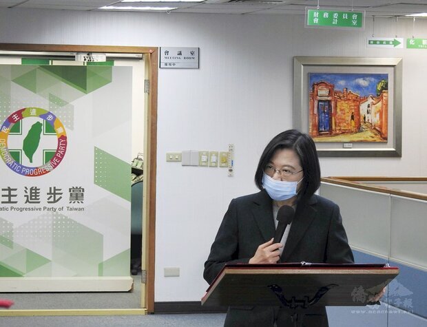 兼任民進黨主席的蔡英文總統在民進黨中常會上表示，為因應嚴重的人口老化問題，政府目前正在積極推動長照2.0，會逐步提高服務涵蓋率到70%。