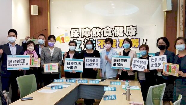 跨黨派立委呼籲制度營養及健康飲食促進法。