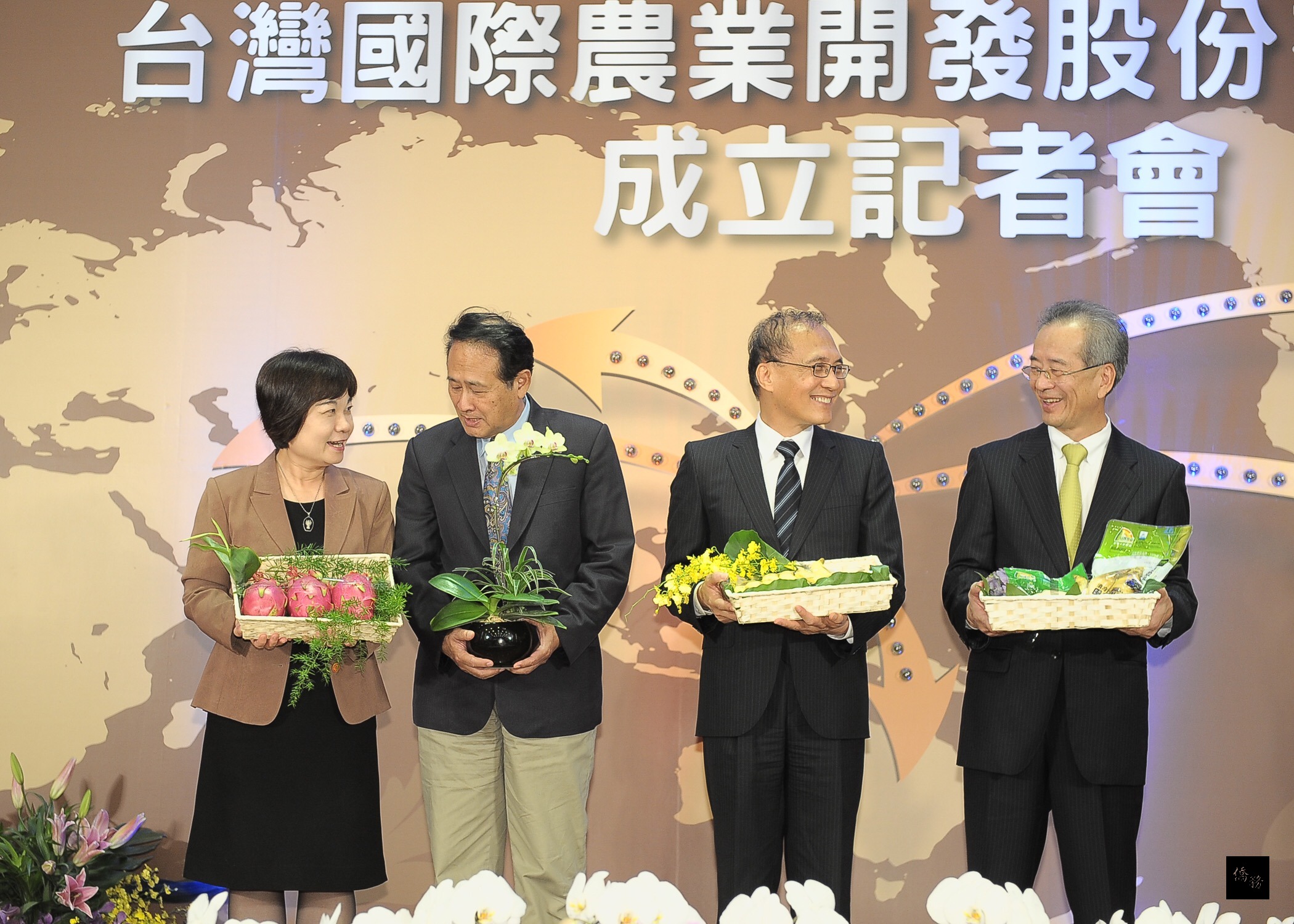 去年12月5日林全院長出席台灣國際農業開發股份有限公司成立記者會。（行政院提供）