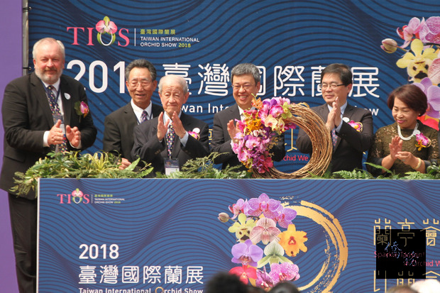 2018台灣國際蘭展2日在台南市後壁區台灣蘭花生物科技園區開幕，由副總統陳建仁（右3）等人主持開幕儀式。(中央社提供)