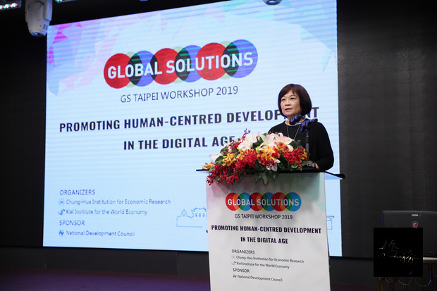 國發會主委陳美伶認為，光靠科技無法解決數位時代面臨的重大挑戰，應將「人」置於數位轉型的核心。