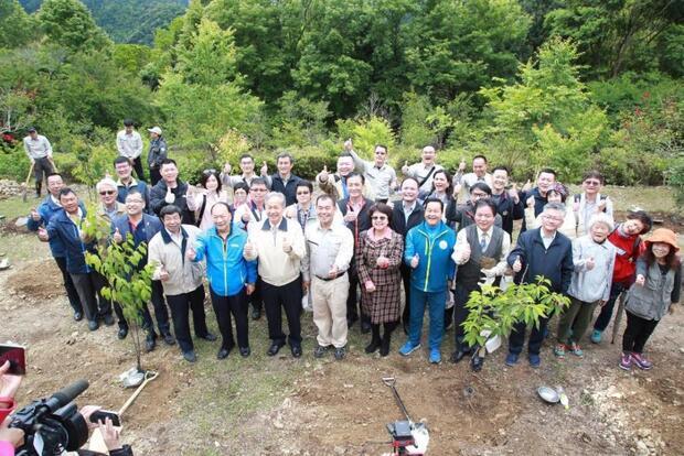 退輔會森林保育處在棲蘭森林遊樂區舉辦植樹紀念活動。