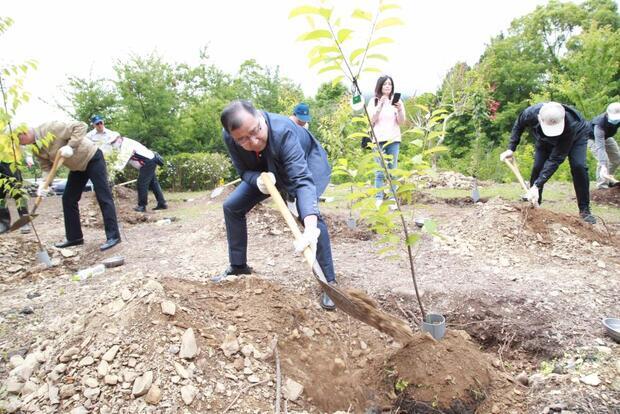 退輔會邀請宜蘭縣政府等單位，共同參與植樹活動。