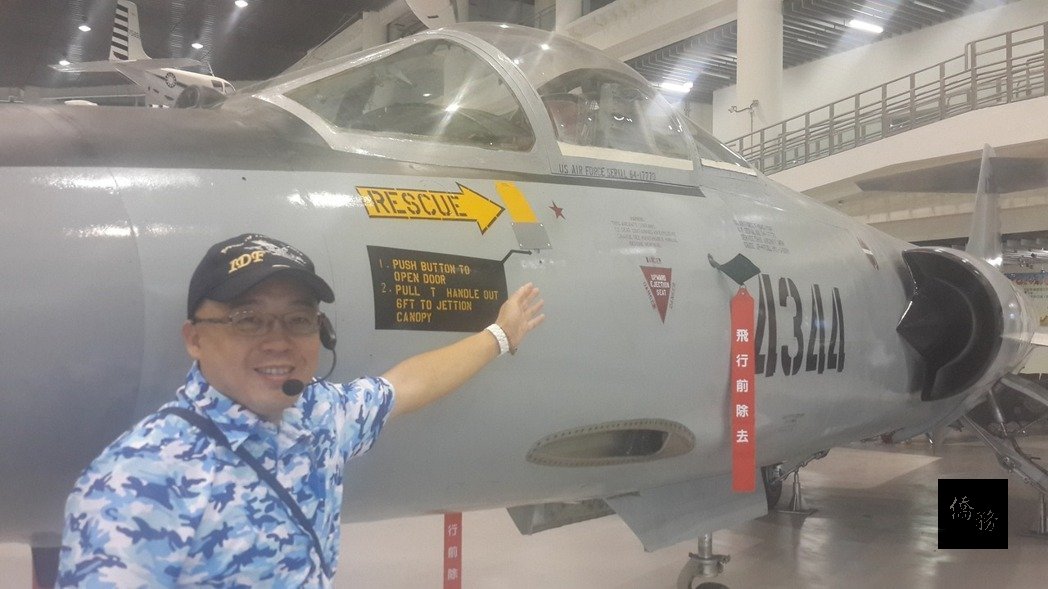 航空教育展示館解說員魏少堂說,這架F104G編號4344戰機曾於1967年1月13日在金門上空,由當時石貝波上尉發射飛戰,擊落一件米格19戰機,在機身上有顆紅星,代表曾擊落米格軍機的輝煌戰果。(聯合報提供)