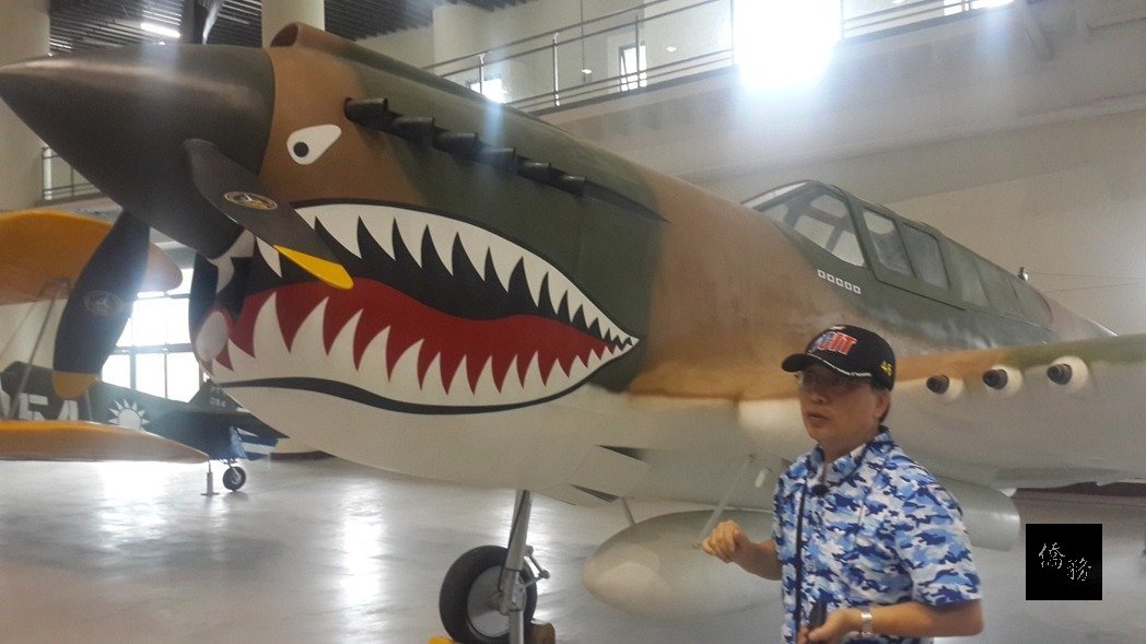 航空教育館展示飛虎隊員駕駛的P-40戰鬥模型機，機身繪有鯊魚頭。（聯合報提供）