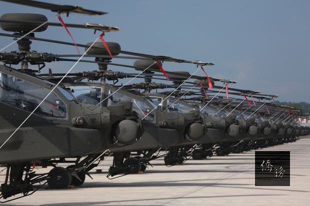 陸軍航空特戰指揮部28日上午在龍潭舉行阿帕契攻擊直升機第二作戰隊成軍典禮，阿帕契直升機已具備初始戰力，未來持續完成換裝訓練後，將成為捍衛台海安全最有力的屏障。（圖／陸軍）