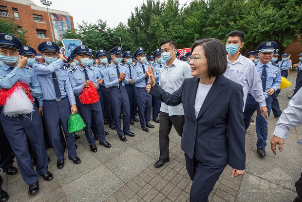 蔡英文總統10日上午出席「109年三軍士官新生聯合開學典禮」