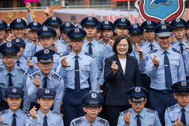 總統向同學們保證，國軍守護國家，她一定會是大家最強的後盾。