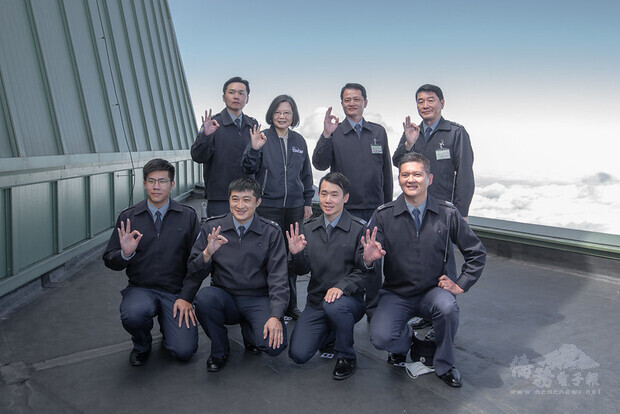 蔡英文總統13日午間前往樂山雷達站視導「空軍偵蒐預警中心」及「空軍防空連」