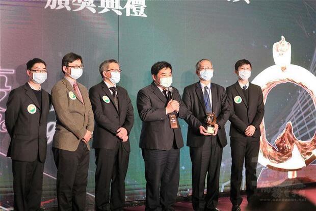 臺北榮總兒童醫學部榮獲「獨步全球-法布瑞氏症研究治療中心」金質獎章。