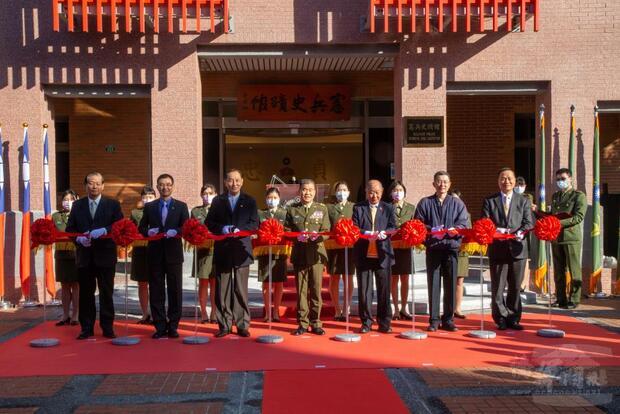 黃指揮官主持憲兵史蹟館開幕揭牌。