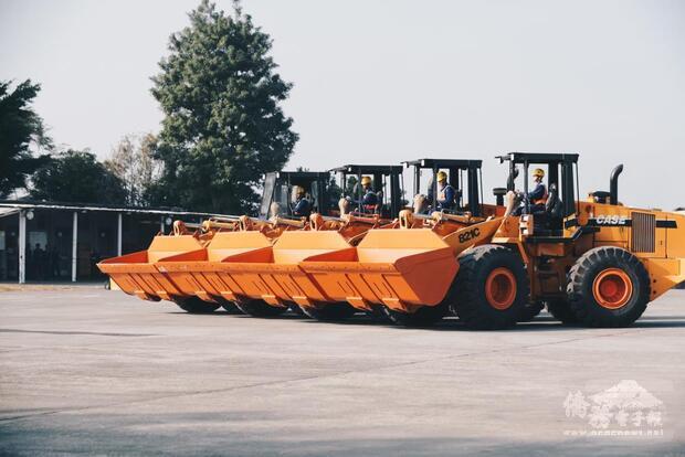 空軍第六聯隊日前辦理「後勤技能競賽」，官兵進行動態操演。