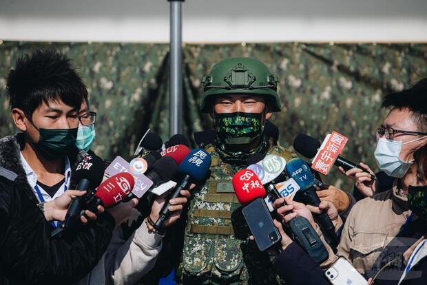 擔任春節戰備任務指揮官的黃中校,為ROTC所培育的人才。