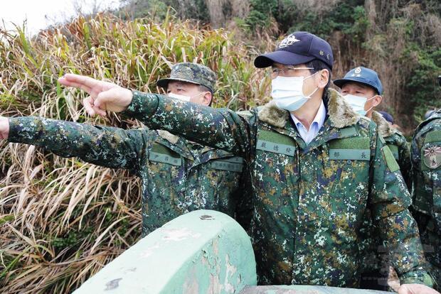 嚴部長視導東引防區兵火力部署狀況。