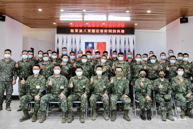 傅指揮官與全體人員合影。(陸軍第8軍團提供)