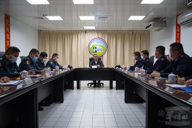 國防部長邱國正6日視導北部駐軍，要求各級幹部做好官兵生活照顧與扎實訓練。