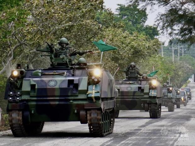 CM21甲車戰術機動。