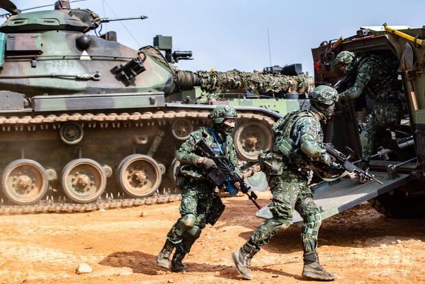 在部隊基地訓練中,實兵模擬接戰系統已納入營教練戰術測考運用。