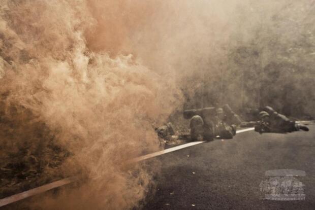 過程中藉由狀況演練提升敵情觀念。（取自中華民國陸軍臉書）