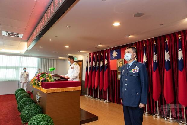 參謀總長黃曙光上將主持副總長鄭榮豐中將新職介紹典禮。
