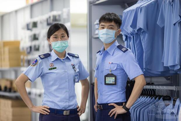 國軍服裝供售後站提供全新服務，圖為空軍臺中服裝供售站。