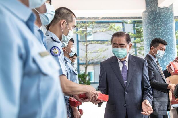 李理事長感謝官兵無論在山之巔、海之濱，都堅守崗位，掌握區域情勢。