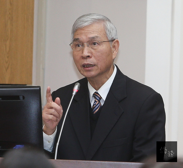 行政院1日舉行記者會，宣布重大人事案，發言人徐國勇正式宣布中央銀行總裁由副總裁楊金龍（圖）升任。（中央社提供）