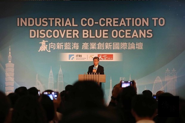 副總統陳建仁（圖）19日出席「贏向新藍海產業創新國際論壇」，期盼工研院繼續與國內外夥伴合作，讓台灣成為全球最重要的技術與創新中心。（中央社提供）