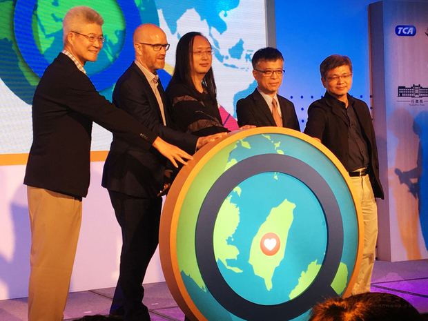 臉書4日宣布在台灣啟動「數位公民」培育計畫，這項全球性計畫目標在2020年前在亞太區10個國家觸及200萬人。圖中為行政院政務委員唐鳳。（中央社提供）