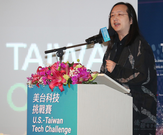 台灣和美國共同舉辦的「美台科技挑戰賽」19日在台北國際會議中心舉行，行政院政務委員唐鳳（圖）出席專題演講。（中央社提供）