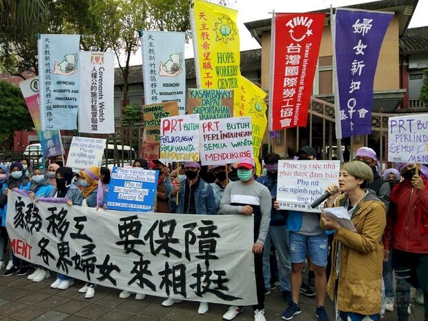 台灣移工聯盟呼籲儘速制定家事服務法，保障家務移工權益。（王韋婷攝）
