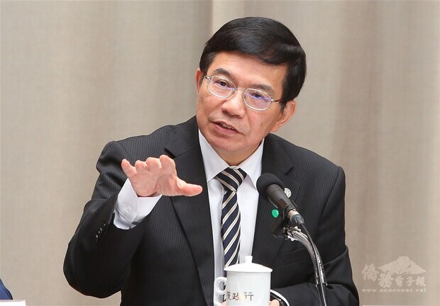 交通部長林佳龍日前為太魯閣號事故請辭。行政院發言人羅秉成19日舉行記者會表示，由交通部次長王國材（圖）升任交通部長。