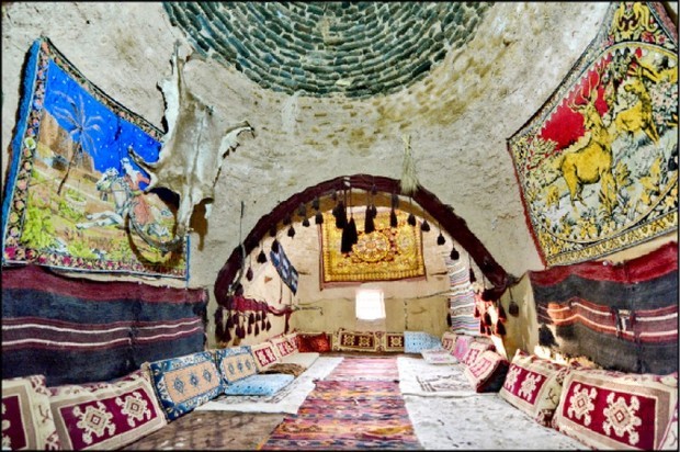 蜂巢屋內部的家具、擺飾,洋溢在地人文采風。