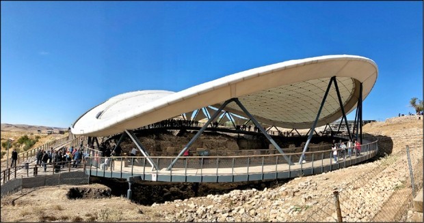 為保護哥貝克力巨石陣,遺址被圍起且上方搭有遮蔽棚,避免遺址在露天環境下遭受毀損。