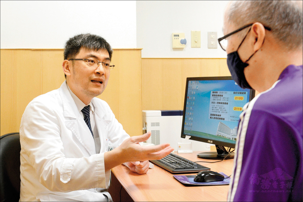 醫師說，壞死性筋膜炎好發於糖尿病、肝硬化、或長期須服用類固醇藥物的民眾。（台北慈濟醫院提供）