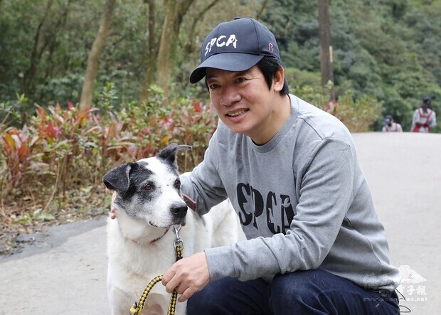 副總統至新北市瑞芳區動物之家擔任志工及拍攝宣導影片