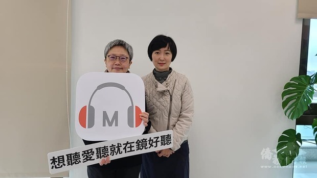 「鏡文學」總經理董成瑜(右)與「鏡好聽」總監徐淑卿(左)接受央廣專訪，暢談「鏡好聽」的運作模式與台灣聲音內容市場的發展前景。