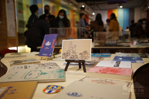 「眷戀色彩-十個眷村,十倍色彩採集」眷村色彩採集推廣展6日在台北華山文創園區舉辦開幕式,展覽內容呈現台灣眷村色彩風華與歷史脈絡,盼呈現眷村之美,堆疊台灣獨特的歷史記憶。