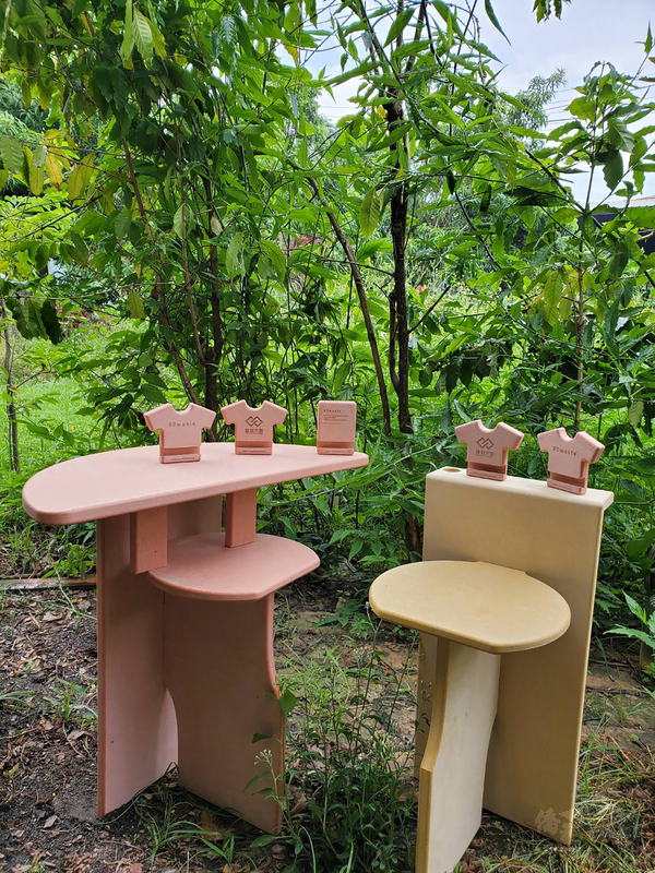 舊衣回收找出路 業者研發再製成傢俱