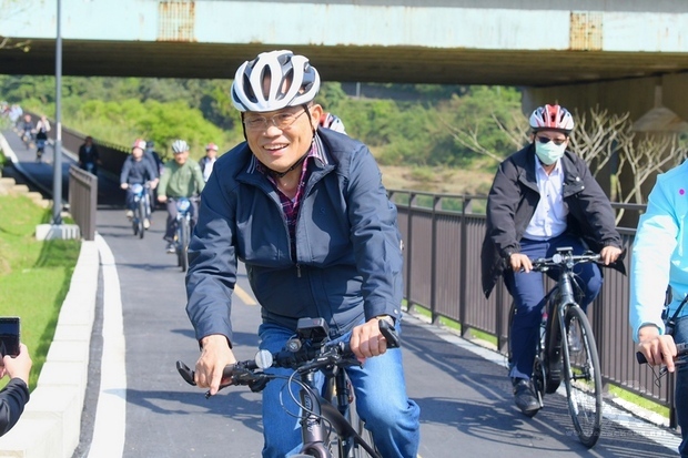 蘇貞昌體驗腳踏車道