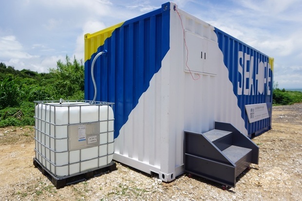 金門縣環保局22日表示，海漂保麗龍是金門縣常見的海洋廢棄物，109年6月與光寶科技合作並啟用減容貨櫃，約可減少9成體積。（中央社提供）